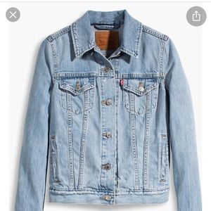 Levi’s trucker jacket women’s size L